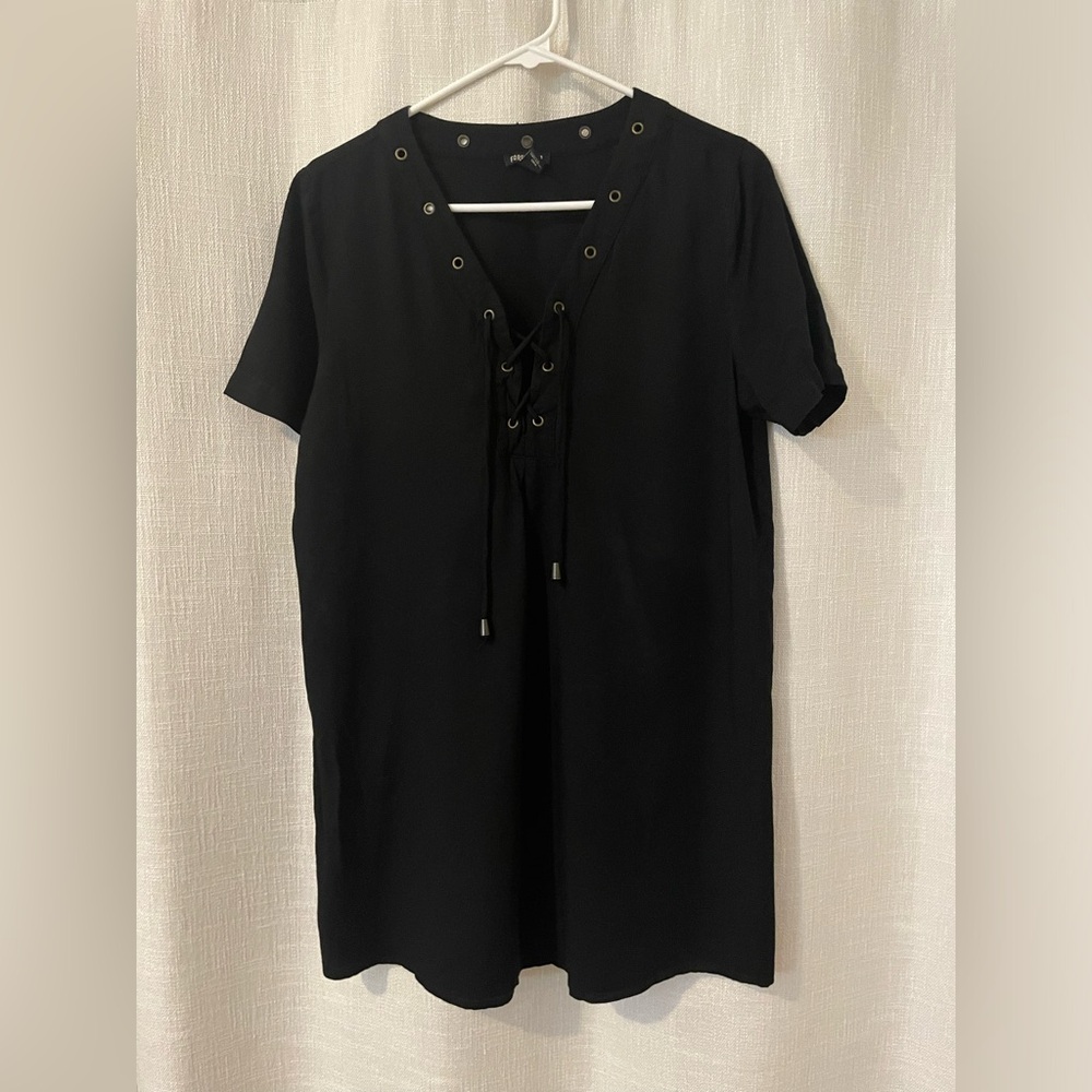 Forever 21 lace neckline top medium